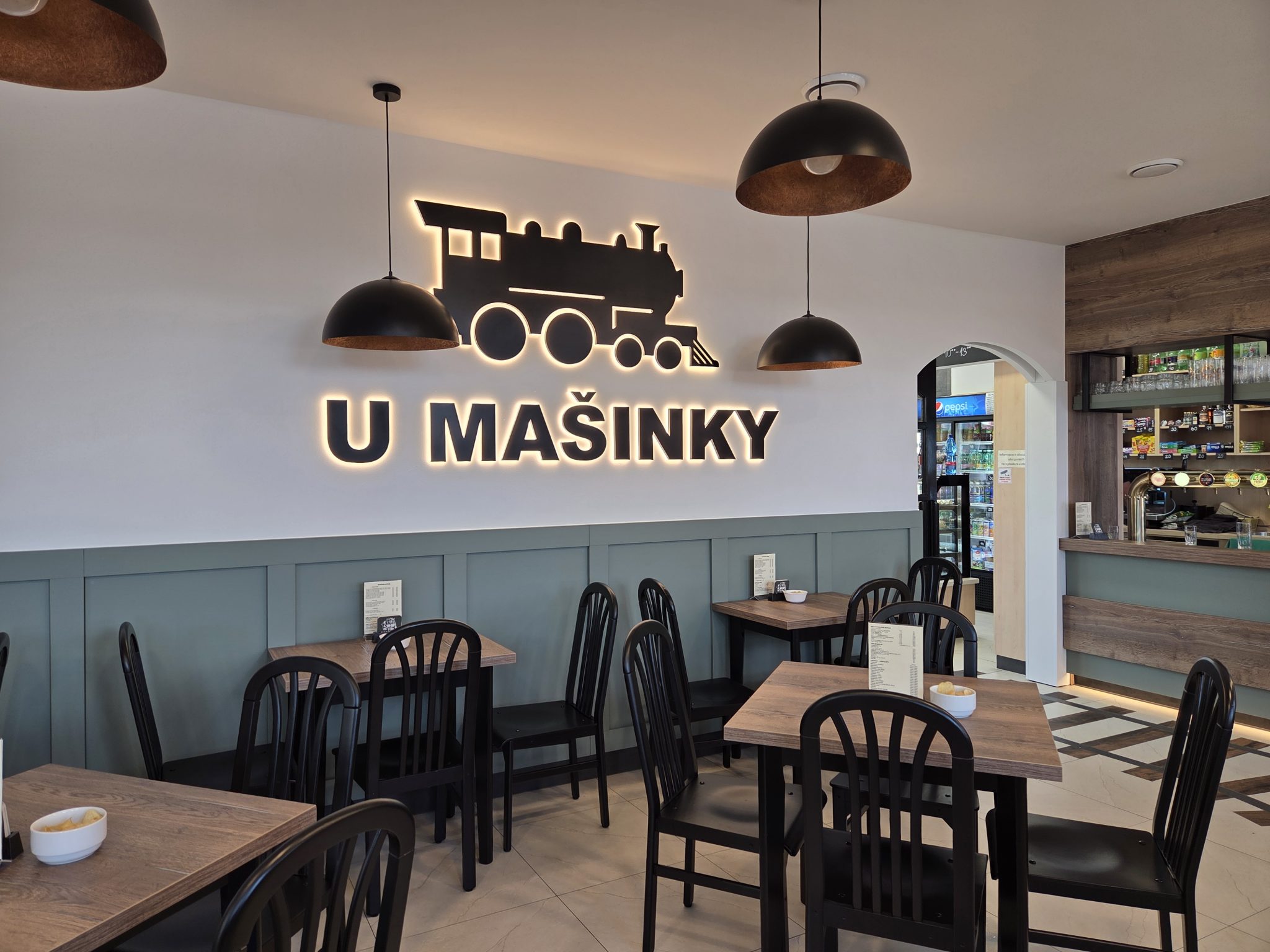 Výčep s tankovým pivem v hospodě U Mašinky